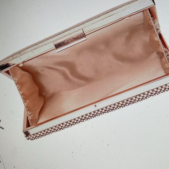 Set of 3, Clutch Bag w/47” Shoulder Chain, Crystal Bracelet & Earrings - Picture 7 of 8